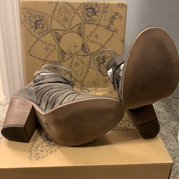 Free People Boot Hybrid Heel Color Grey! - Picture 4 of 5
